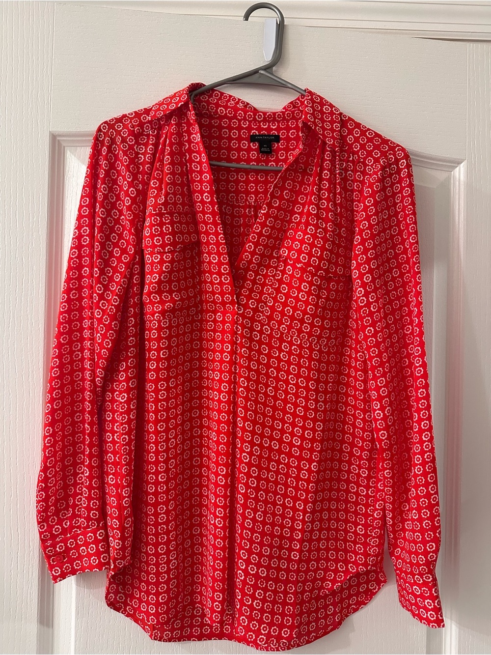 Ann Taylor Red Printed Long-Sleeve Button-Down Blouse
